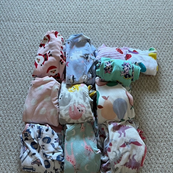 Lot of 2T pajamas - Picture 2 of 2